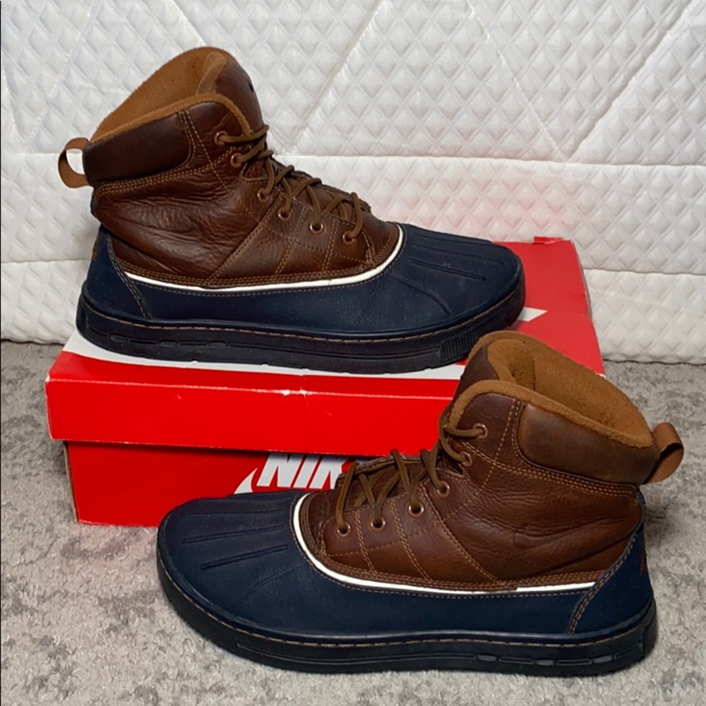NIKE ACG  boots navy blue/leather  men's size 9.5